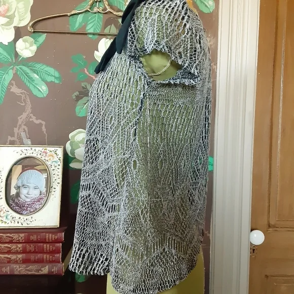 BELLA D Open Knit Pullover Top Open Back Size Medium - Picture 6 of 12